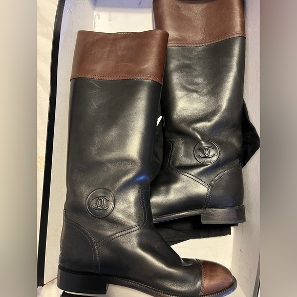 Authentic Chanel Two Tone Riding Boots size 38 with boot bag and box - Picture 4 of 6
